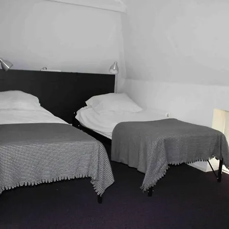 Ustawi Guest house *